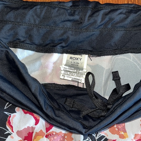Roxy swim shorts - Picture 3 of 4